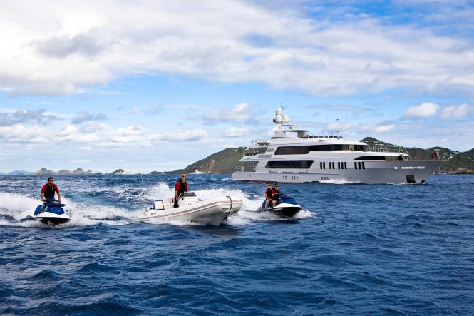 Motor yacht Ocean Club
