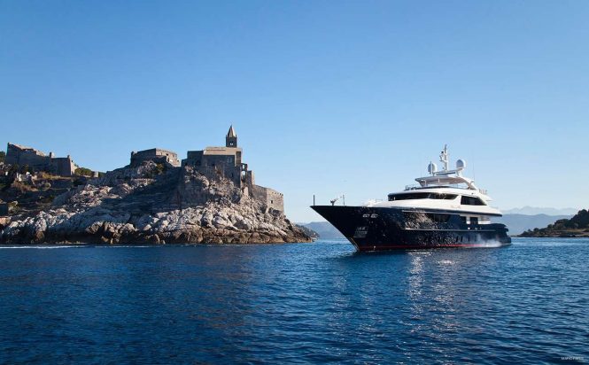 Motor yacht REVE D'OR