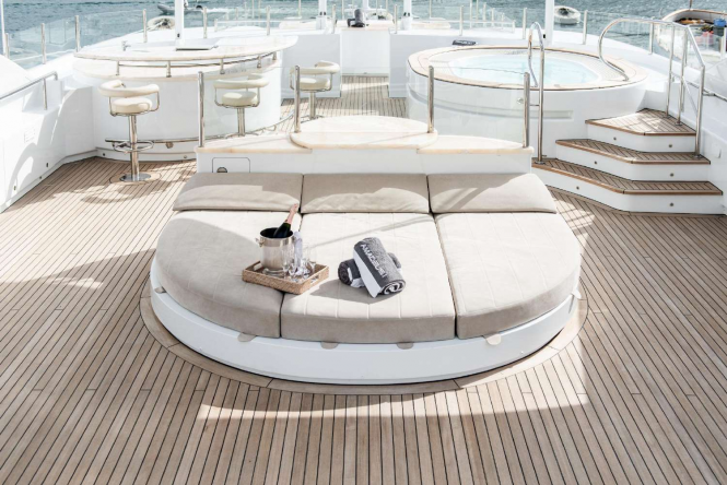 spacious sun deck