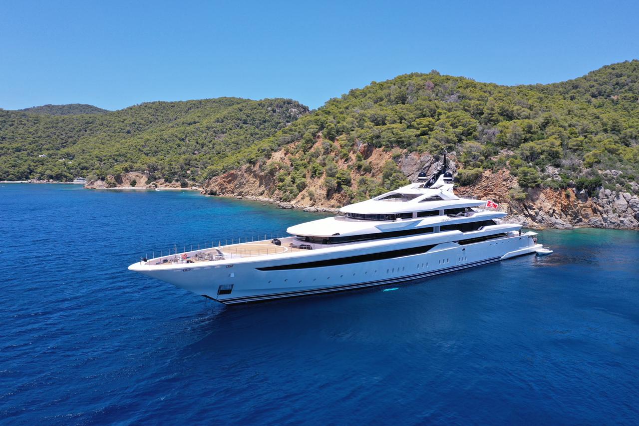 What makes the Croatian luxury yacht charter grounds so attractive to celebrities?