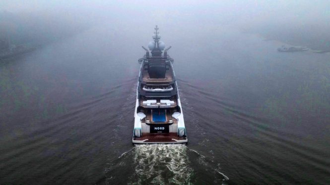 amazing aft section with a huge pool, swim platform and great aft deck areas to relax © DrDuu