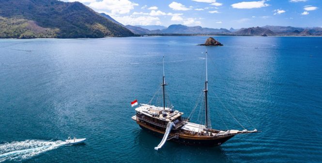 Luxury charter yacht DUNIA BARU in Indonesia