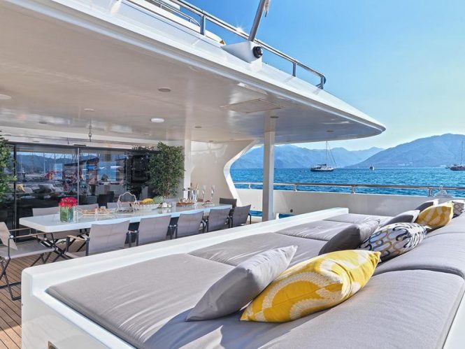 Alfresco dining and sunbathing area