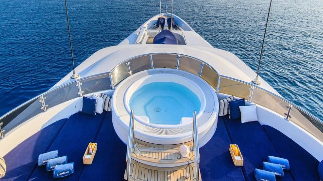 Foredeck Jacuzzi