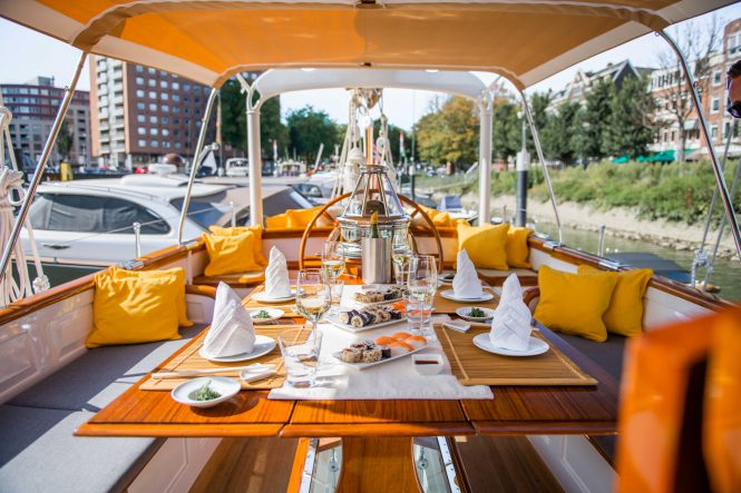 alfresco dining set up © Photo Story Tailor