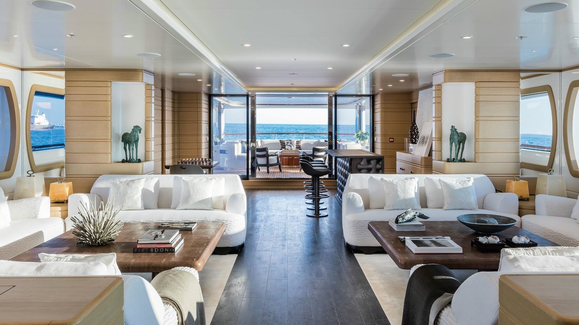 Light and airy main salon