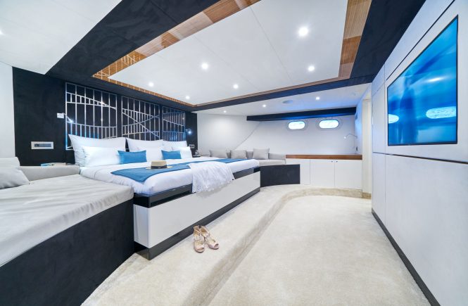 Master suite located aft
