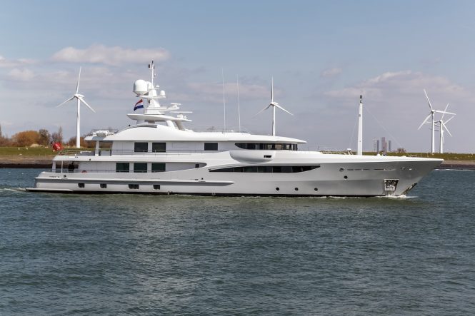 Motor yacht GRACE arriving