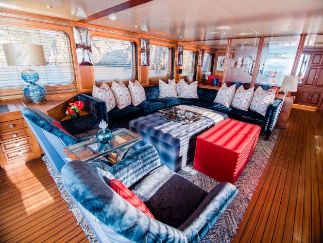 Beautiful lush saloon for complete comfort