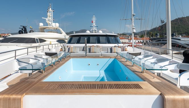 Jacuzzi at the bow © Credits Kerem Sanliman