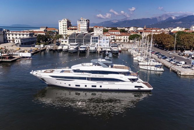 Luxury yacht LUCKY WAVE by Benetti on her launch day