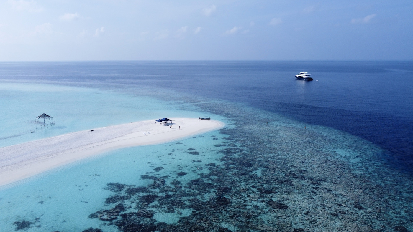 Unforgettable yacht charters in the Maldives with superyacht SAFIRA