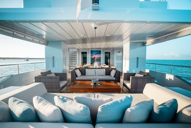 aft deck seating and dining area