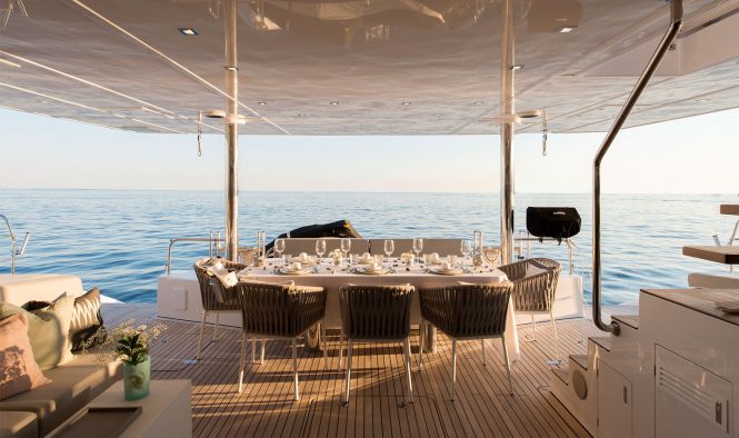 alfresco dining set up