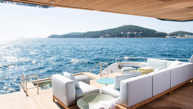 Aft deck with a pool