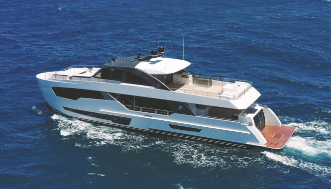 Motor yacht 'O' cruising