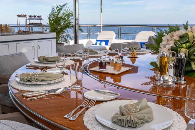 alfresco dining set up