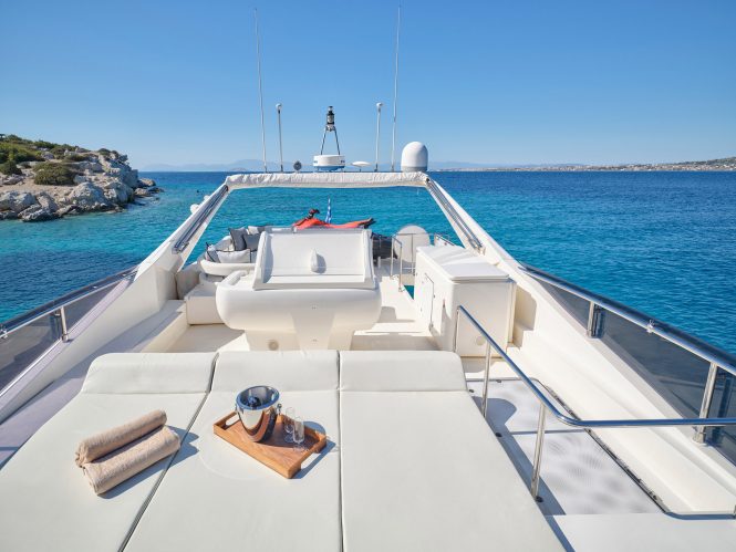 Flybridge with a spacious sunbathing area