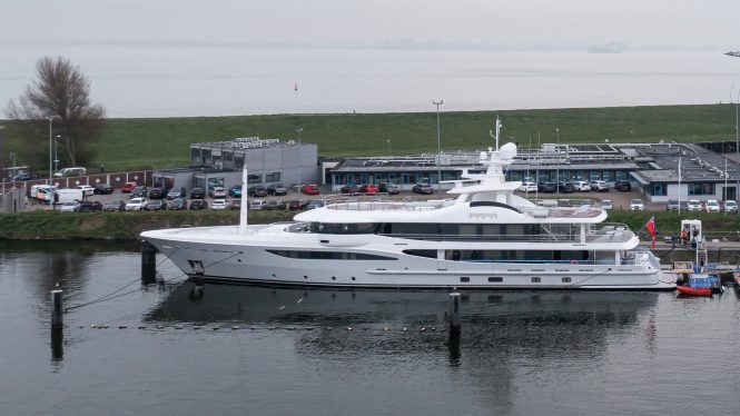 Luxury yacht PAPA in Vlissingen