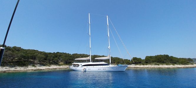 Sailing yacht ACAPELLA