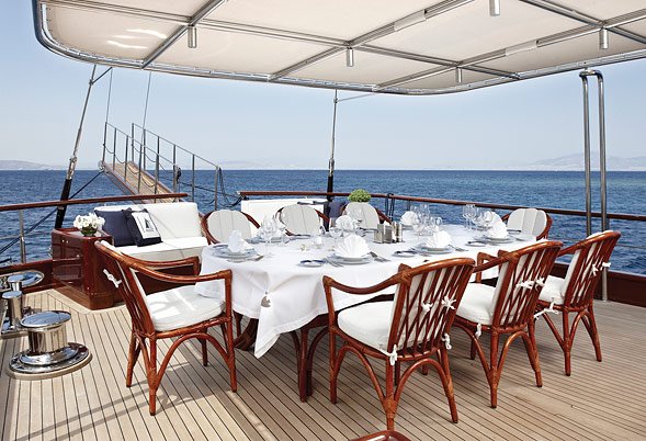 Elegant alfresco dining area