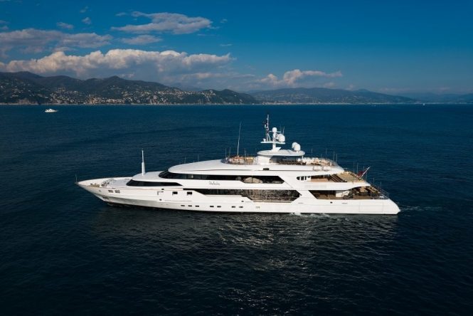 Luxury yacht THE WELLESLEY