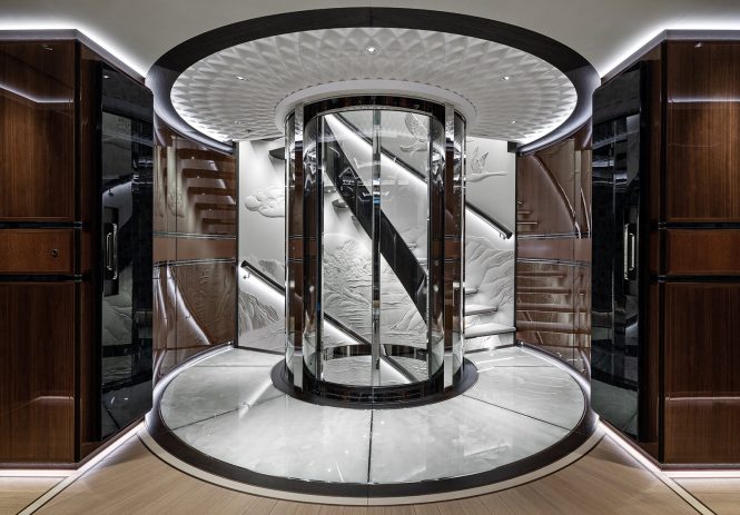 Stunning central elevator