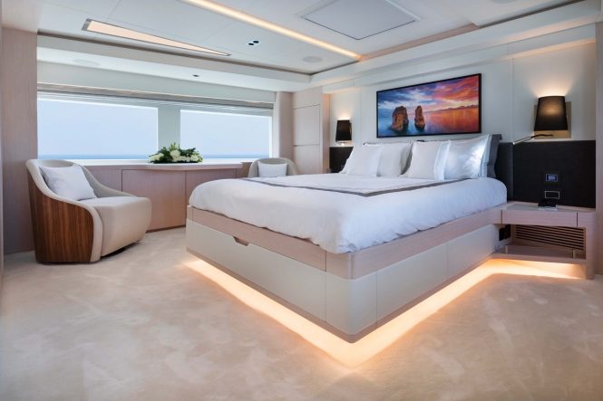 Main deck master suite