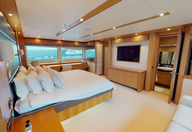 Main deck master suite