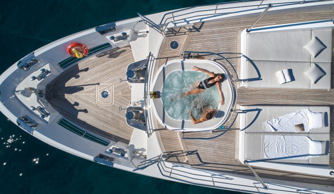 Jacuzzi lifestyle yacht