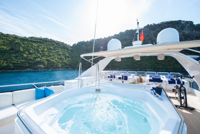 STELLA FIERA | Sun deck jacuzzi