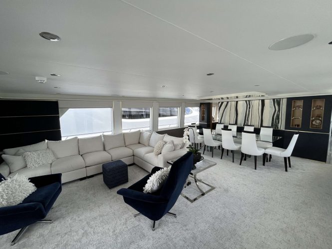 REAL SUMMERTIME | Main salon