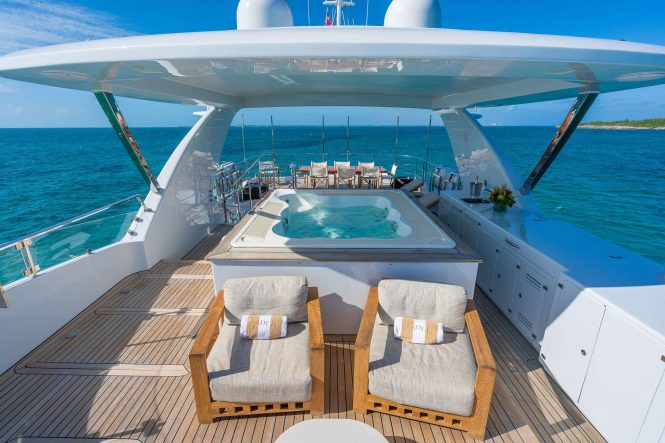 Luxury yacht LADY H Sundeck