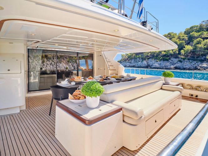 SEVEN S aft deck