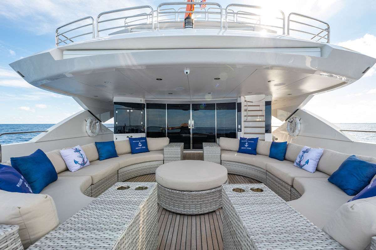 ABOUT TIME | circular deck lounge