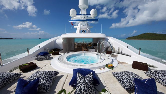 O'EVA sun deck jacuzzi