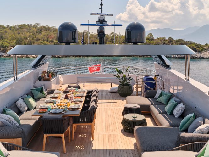 Sun deck lounge and dining view aft
