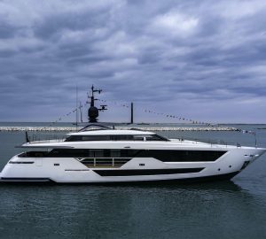 Custom Line 106 motor yacht CIAO M hits water in Italy