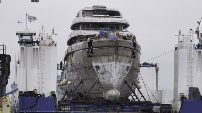 bow of the yacht ACE 21 project - Photo by DrDuu