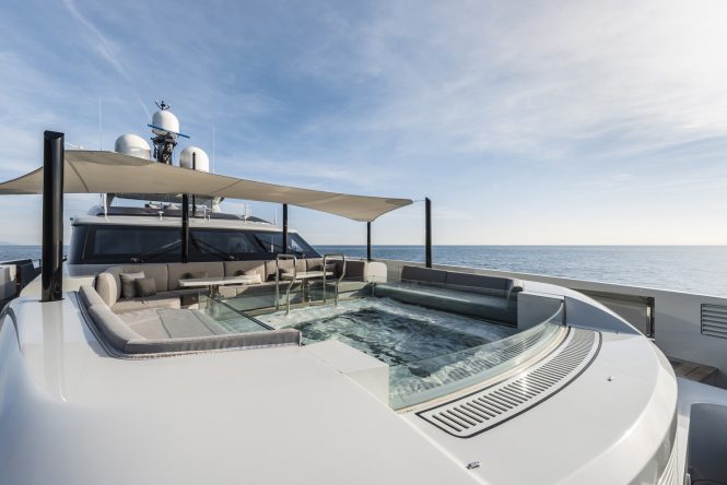 sun deck bow pool