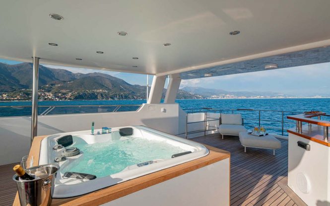 Luxury yacht ATOM | Sun deck jacuzzi