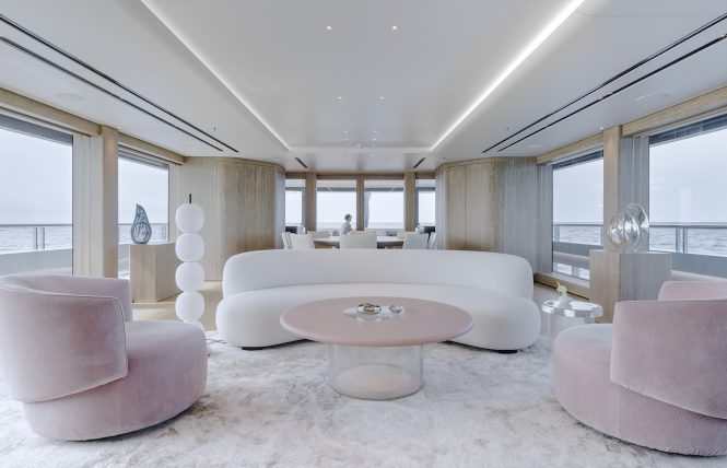 Saloon seating area - © Guillaume Plisson