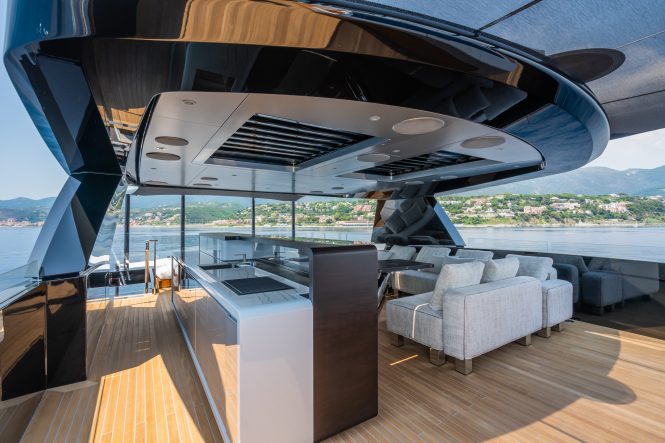 Motor Yacht GREY sun deck | Julien Hubert TWW Yachts