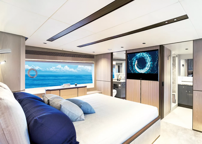 Main deck master with dual ensuite