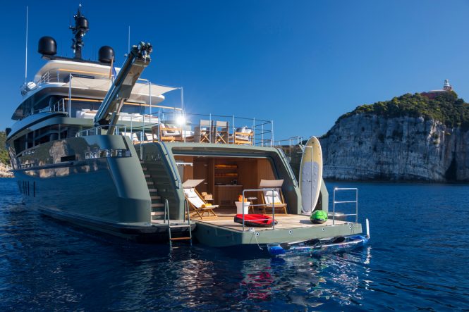 Aft deck with infinity pool