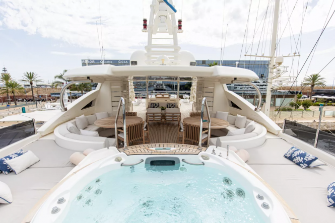 ONLY EIGHTY Sun deck jacuzzi