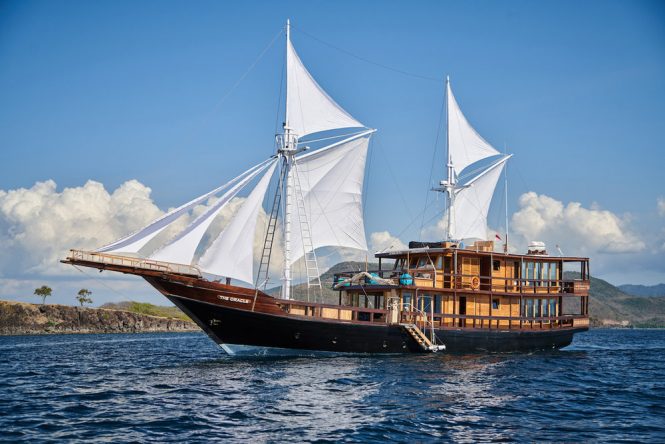 Traditional sailing yacht ORACLE
