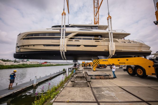 Van der Valk motor yacht Pilot - launch day.
