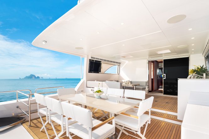 Luxury yacht VIN XAN | Sun deck
