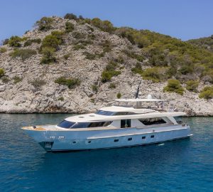 28m motor yacht ELYSIUM ready for charter after a 2023 refit